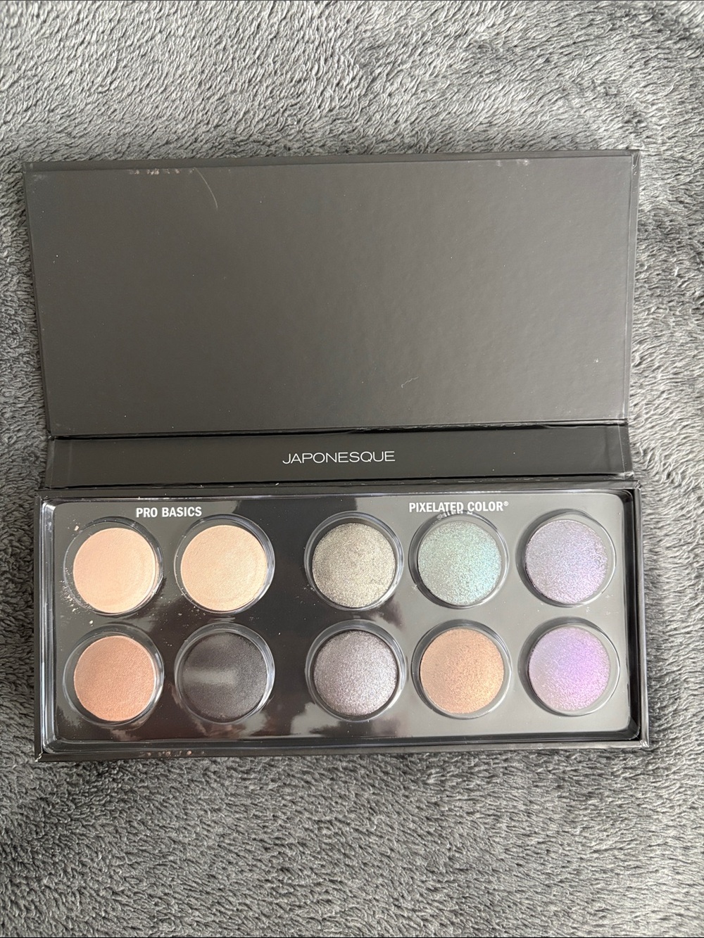 Japonesque Pixelated Color Eye Shadow Palette 🎨